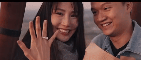 Nữ diễn viên vỡ oà hạnh phúc khi được Vinh Nguyễn bất ngờ cầu hôn ở độ cao hơn 900m