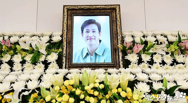 Truyền thông Hàn vừa công bố những hình ảnh đầu tiên trong tang lễ cố nghệ sĩ