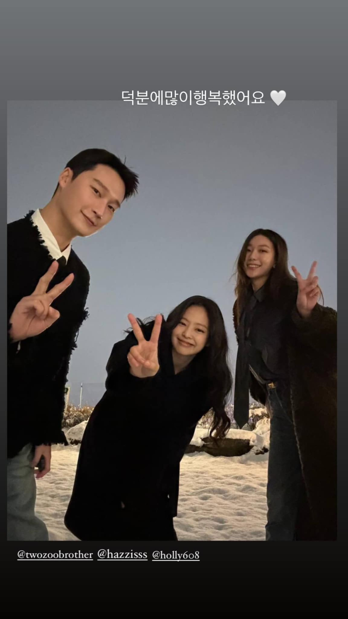 Jennie đi chơi cùng hội bạn, đáng chú ý nhất là nam người mẫu Lee Jong Hyung - người từng chụp ảnh hẹn hò của Jennie và V (BTS) ở đảo Jeju