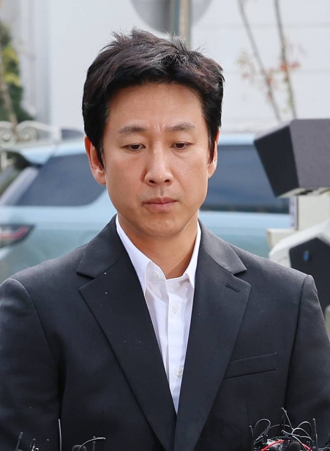 Dispatch bóc trần vụ án Lee Sun Kyun: Tài tử bị nhân tình làm vật 
