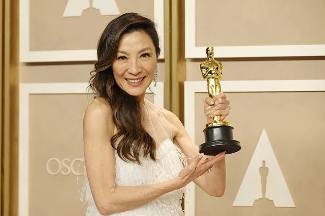 Dương Tử Quỳnh làm nên lịch sử cho nền điện ảnh châu Á khi thẳng giải Oscar