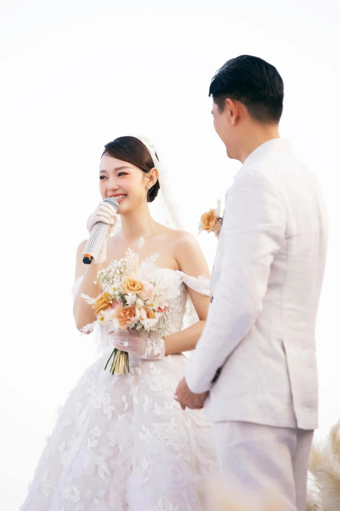 Sau khi tổ chức đám cưới, cuộc sống hôn nhân của Minh Hằng được nhiều người ngưỡng mộ