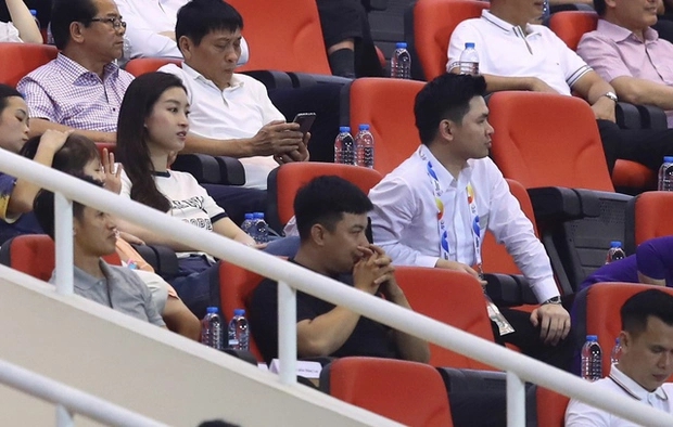 Nàng hậu xuất hiện cùng Đỗ Vinh Quang trên khán đài mỗi khi câu lạc bộ của chồng có trận đấu