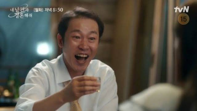 Thoạt nhìn, ai cũng tưởng nam diễn viên Kim Joong Hee đang ở độ tuổi 50-60