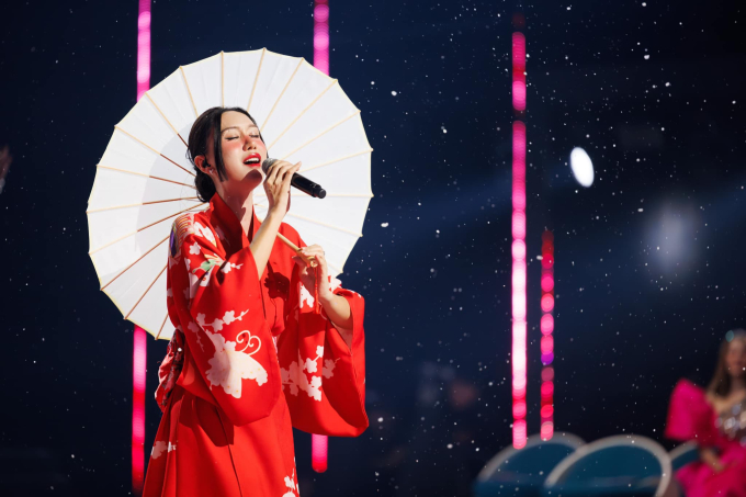 Hoá cô gái Nhật hát tiếng Nhật đầy cảm xúc