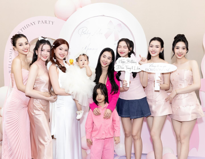 Hoa hậu Thuỳ Tiên, Tiểu Vy và dàn nàng hậu cùng diện đồ màu hồng ngọt ngào đến dự tiệc nhà Diễm Trang 