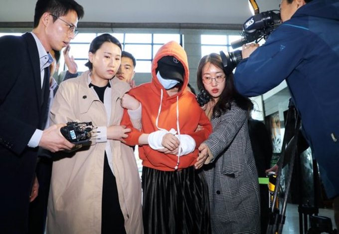 Đến năm 2019, vụ việc Hwang Hana dùng ma túy mới được phanh phui