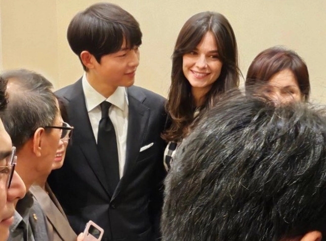 “Nhất cử nhất động” của vợ chồng Song Joong Ki đều khiến công chúng dậy sóng