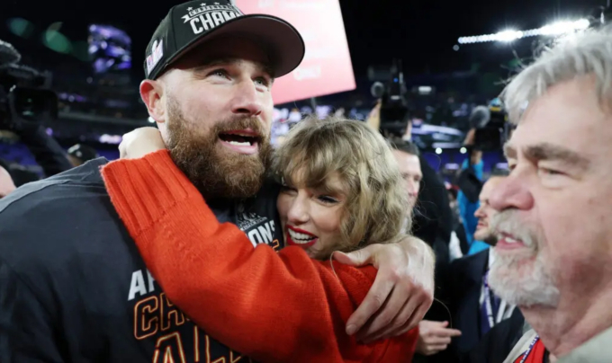 Clip 4,7 triệu view: Taylor Swift khoá môi bạn trai giữa sóng live mừng chiến thắng lịch sử mở đường đến Super Bowl, xoá bỏ 