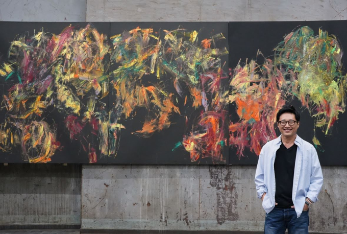 Park Shin Yang hiện làm công việc họa sĩ, vừa tổ chức triển lãm trưng bày các tác phẩm nghệ thuật của mình