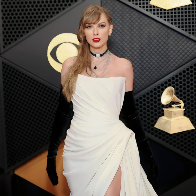 Taylor Swift sang chảnh, kiêu kỳ trên thảm đỏ Grammy 2024