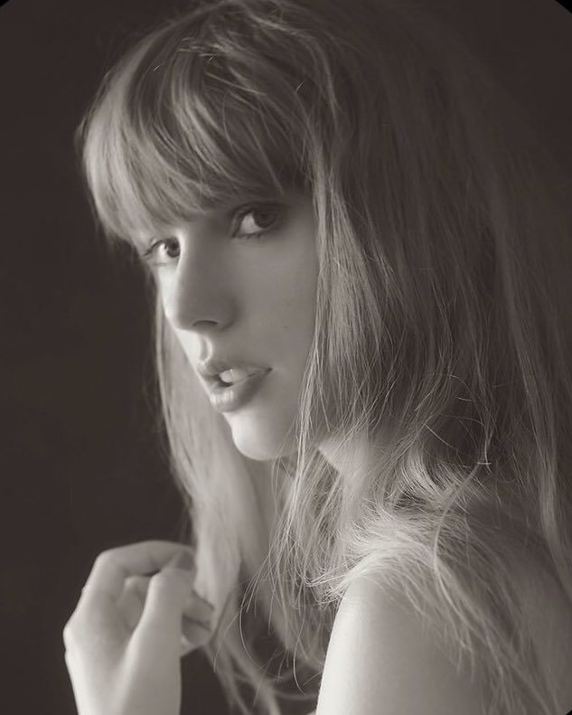 Taylor Swift hé lộ luôn album mới ăn mừng chiến thắng Grammy