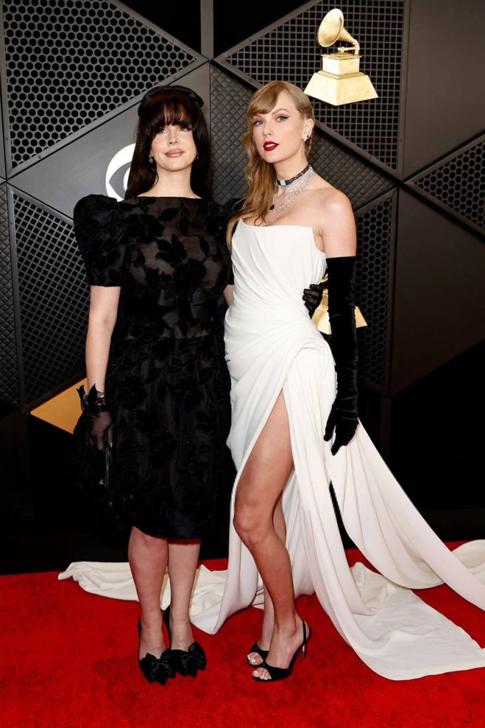 Taylor cùng Lana Del Grey trên thảm đỏ