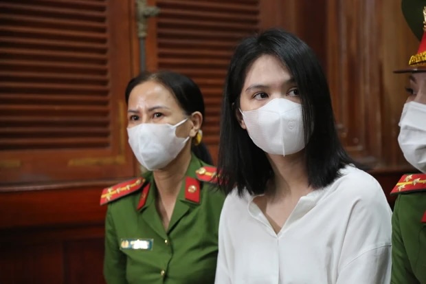 Người mẫu Ngọc Trinh nhận mức án 1 năm tù nhưng cho hưởng án treo với tội Gây rối trật tự công cộng.