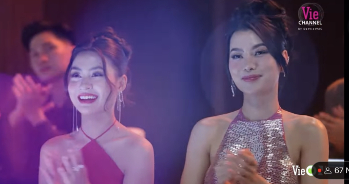 Top 2 Hoa hậu Hoàn vũ Việt Nma cũng không rời mắt khỏi tiết mục có HIEUTHUHAI biểu diễn 