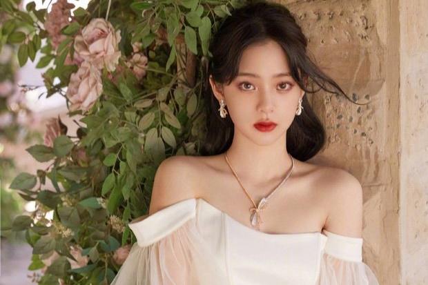 Dàn sao trẻ tuổi Thìn hứa hẹn thống trị màn ảnh: “Tiểu Châu Tấn” lẫn “hoàng tử phòng vé” lập kỷ lục khó đánh bại