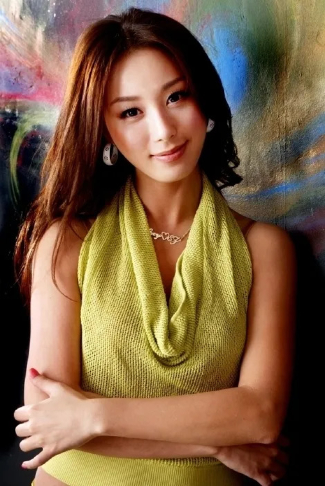 Kim E-Z nhận được nhiều sự quan tâm từ khán giả khi còn hoạt động cùng nhóm nữ huyền thoại