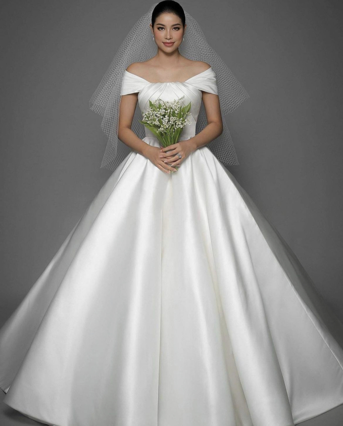 Trước đây, Phạm Hương từng đăng ảnh diện váy cưới để thông báo đã được 