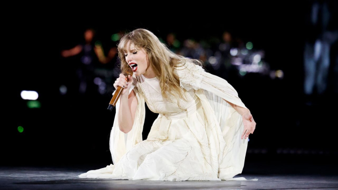 Taylor Swift vừa đặt chân xuống Singapore đã tạo tranh luận!