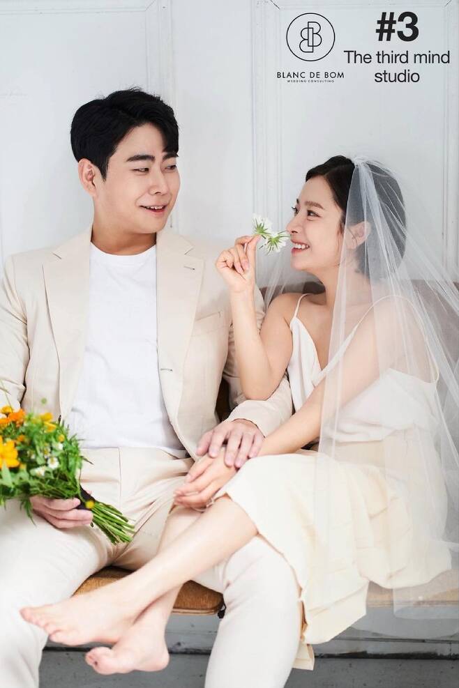 Ben tuyên bố kết hôn với Lee Wook hồi năm 2020. Nhưng khoảng 1 năm sau đó, họ mới tổ chức đám cưới
