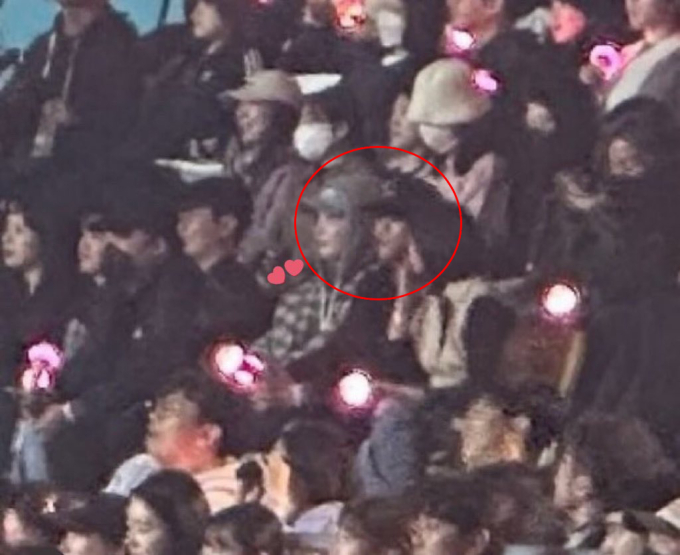 Dậy sóng ảnh Lee Jong Suk tới concert ủng hộ IU, thì ra bí quyết vun đắp tình cảm của cặp sao hạng A là đây