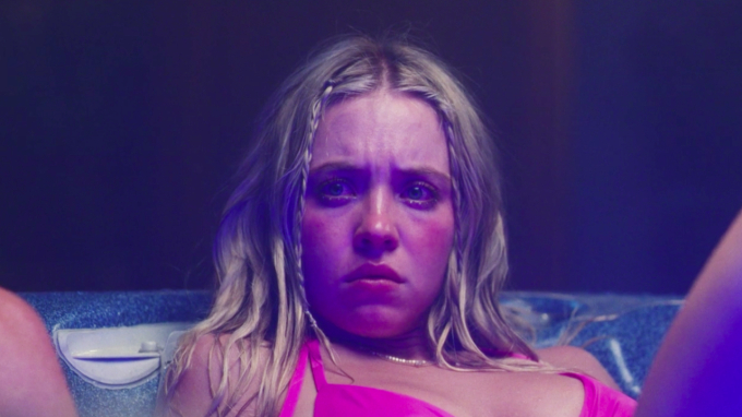 Cảnh nóng của Sydney Sweeney khiến gia đình cô 