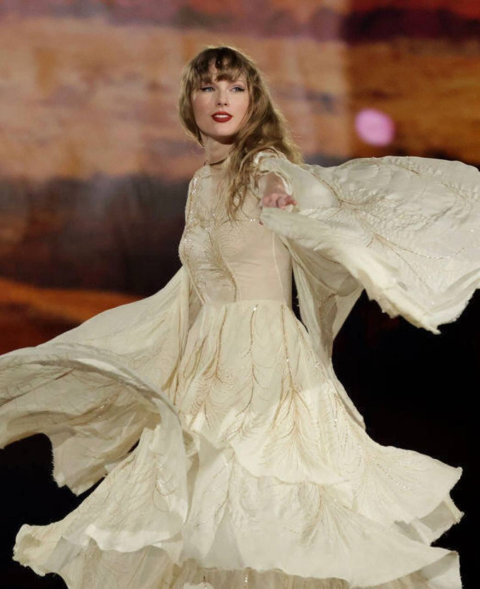Taylor Swift bày tỏ tình yêu của mình đến các fan tại Singapore