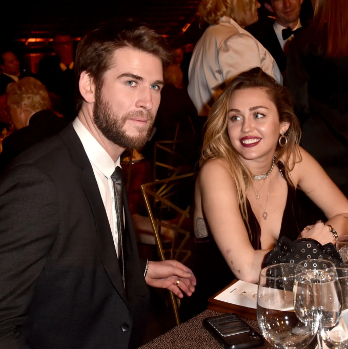 ... Liam và Miley chính thức trở thành vợ chồng vào năm 2018. Đây là thời điểm sự nghiệp của Miley Cyrus ở ngưỡng đỉnh cao, trong khi đó Liam lại khá kín tiếng, không quá nổi trội. Nhưng khán giả đều cho rằng, nam tài tử luôn giữ thái độ khiêm tốn và nhường nhịn vì tình yêu với Miley. Về phía Miley, cô cũng biểu hiện rõ tình yêu với ông xã