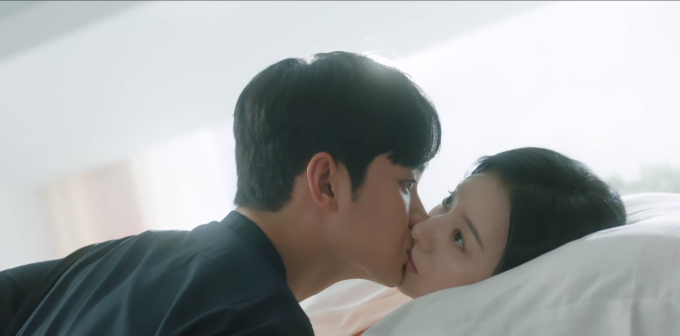Phim của Kim Soo Hyun leo top 1 Việt Nam, cặp chính chemistry bùng nổ khiến netizen mong yêu thật