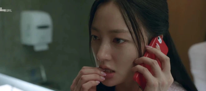 Cảnh So Min cắn móng tay vì lộ chuyện nói dối trong phim