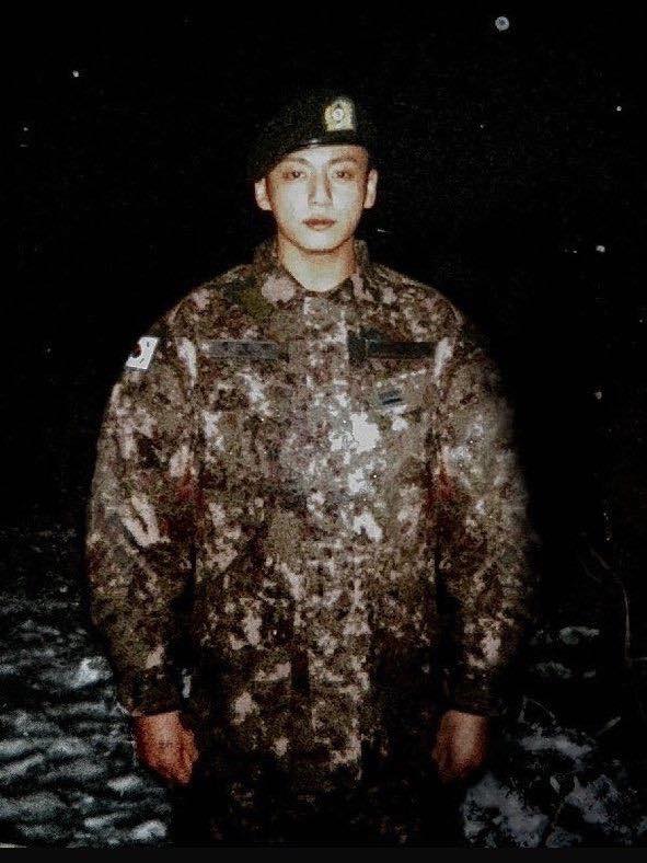 Jung Kook đảm nhận vị trí hậu cần, nấu ăn trong quân ngũ