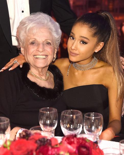 Ariana Grande và bà Nonna