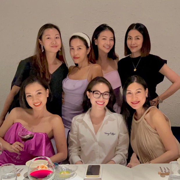 Hội bạn thân của Tăng Thanh Hà gồm nhiều nhân vật nổi tiếng như Hoa hậu Phương Khánh, diễn viên Kathy Uyên, Băng Di...