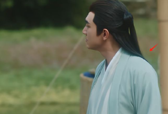 Lâm Canh Tân thường xuyên để gù lưng khi diễn xuất.