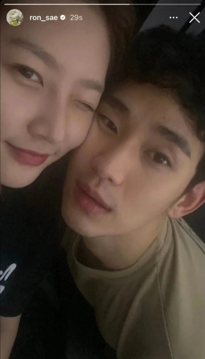 Bức ảnh thân mật chấn động của Kim Soo Hyun và Kim Sae Ron
