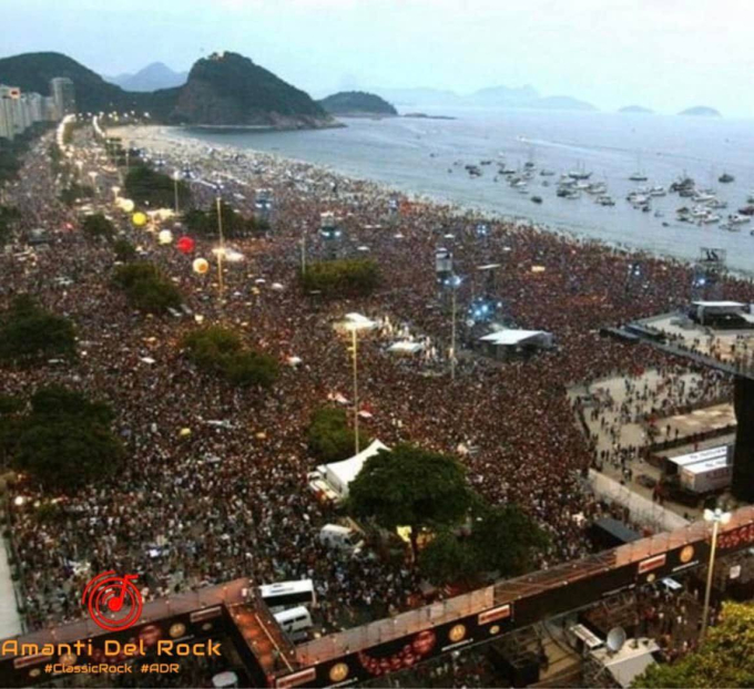 Đêm nhạc có 1.5 triệu khán giả tham dự của The Rolling Stones tại bãi biển Copabacana.