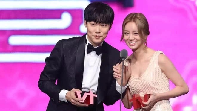 Việc Ryu Jun Yeol từ chối công bố chính xác ngày chia tay Hyeri khiến Han So Hee nổi đóa