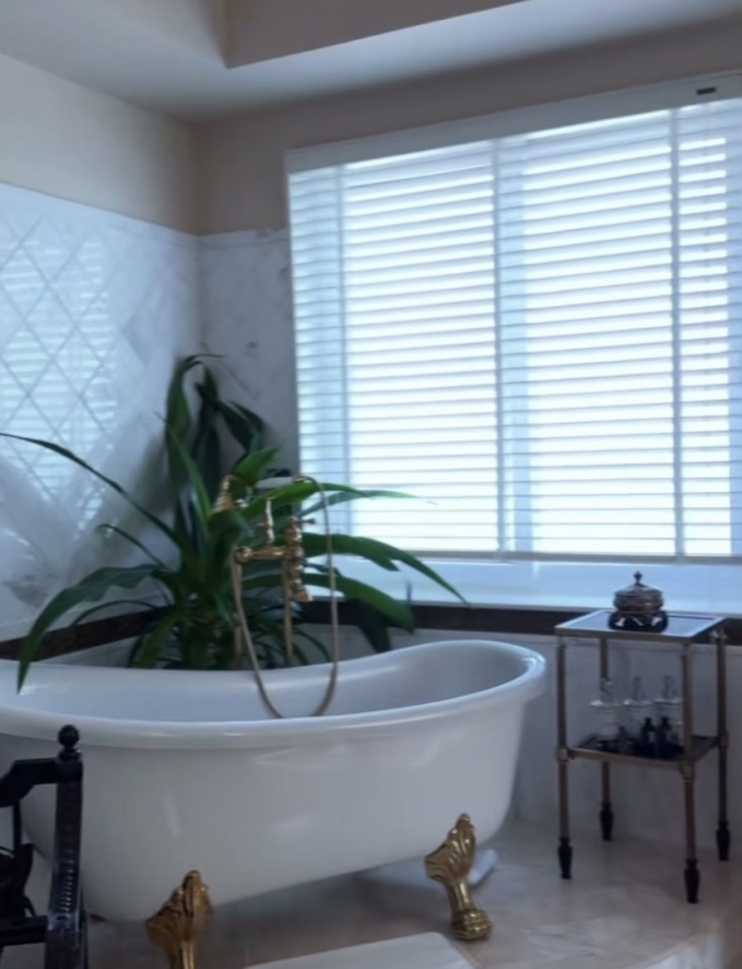 Người đẹp sinh năm 1987 đã đặt căn penthouse có view cực đẹp ở Vũng Tàu để chúc mừng sinh nhật ông xã