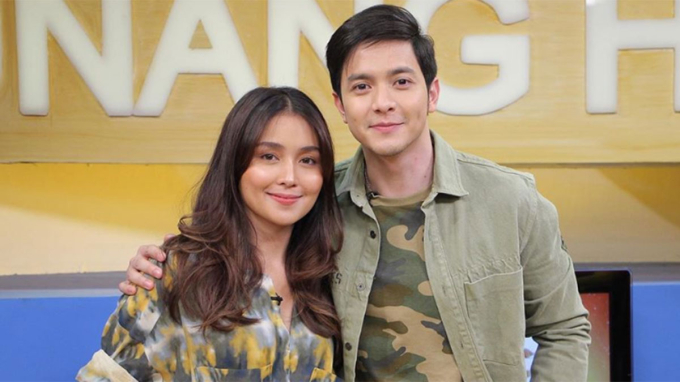 Kathryn Bernardo và Alden Richards có mối quan hệ thân thiết trong giới giải trí Philippines nhiều năm qua. Cặp đôi được người hâm mộ đặc biệt ủng hộ việc phát triển tình cảm