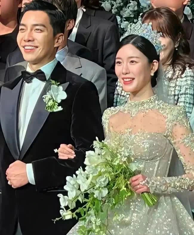 2 nghệ sĩ tổ chức hôn lễ vào hôm 7/4 năm ngoái tại khách sạn Grand Intercontinental Seoul Parnas
