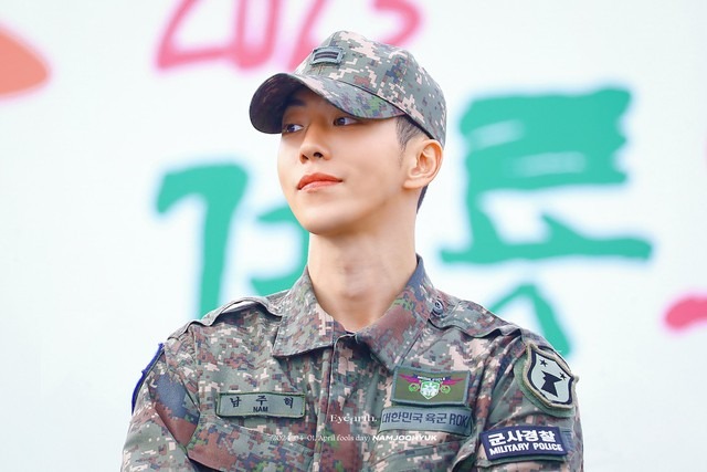 Nam Joo Hyuk nhập ngũ khi vụ việc còn chưa ngã ngũ