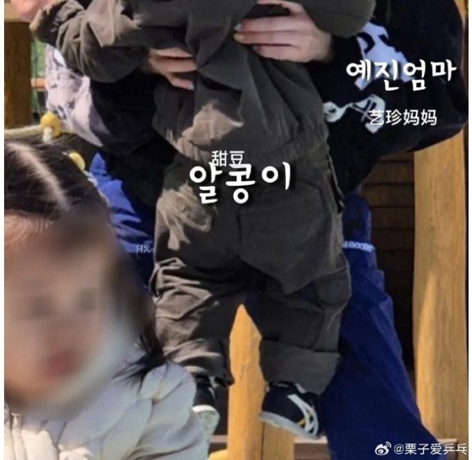 1 hình ảnh hiếm hoi khác về con trai Son Ye Jin cũng nhanh chóng gây bão mạng xã hội. Netizen nhận xét rằng, tầm vóc của Alkong đã thay đổi đáng kể...