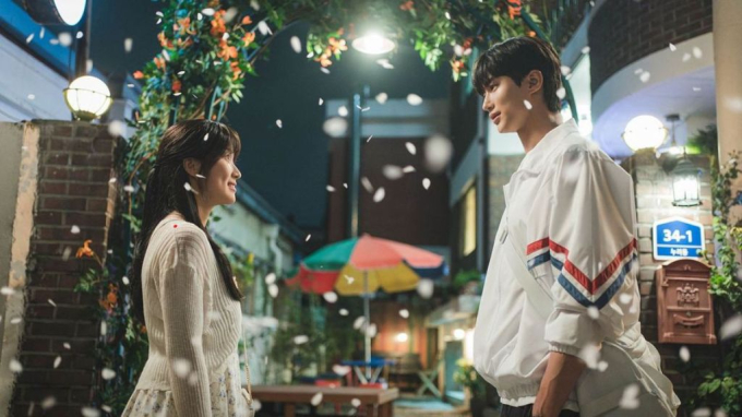 Phim ngôn tình Hàn Quốc gây phẫn nộ vì gợi nhớ vụ tự sát của Jonghyun (SHINee)