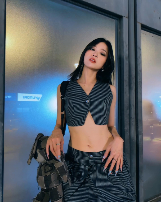 Nữ ca sĩ Vpop thi Đạp gió 2024 táo bạo diện mốt khoe nội y, lột xác khỏi hình tượng ngọc nữ ở các MV trước 