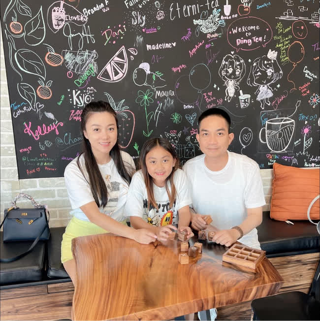 Phạm Khánh Hưng cùng con gái và vợ cũ