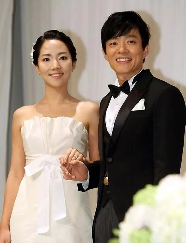 Lee Bum Soo - Lee Yoon Jin kết hôn năm 2010 và từng là gia đình kiểu mẫu tại Kbiz