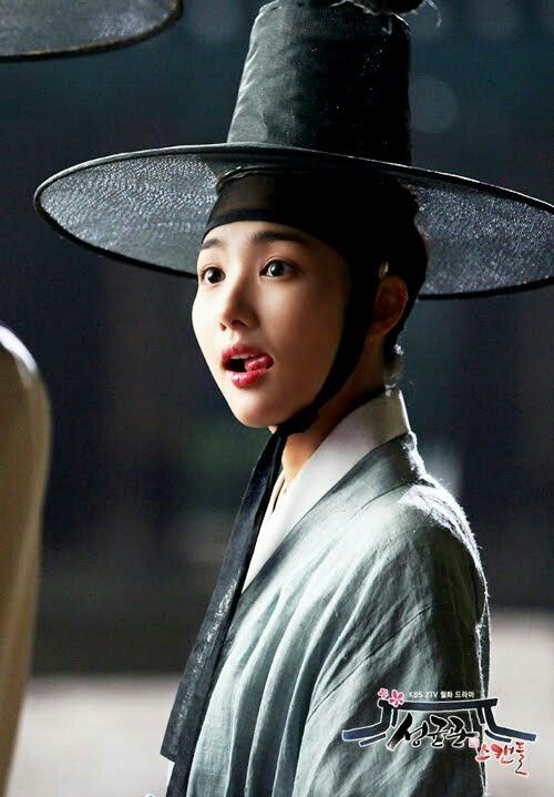 Park Min Young đóng vai Kim Yoon Hee, một cô gái nghèo phải giả trai để thay em đi học tại ngôi trường Sungkyunkwan. Thành công của dự án giúp cô được vào nhóm những 