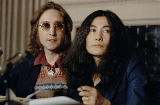 John Lennon và Yoko Ono.