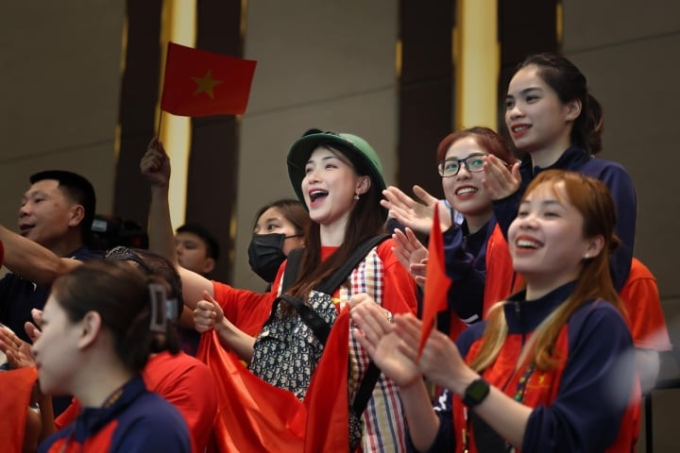Hòa Minzy thường xuyên có mặt ở các sự kiện thể thao để cổ vũ cho các vận động viên Việt Nam