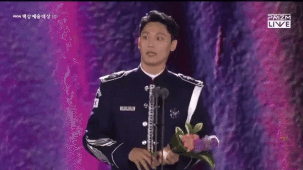 Nam thần sinh năm 1995 khiến netizen phát sốt trước lời cảm ơn bạn gái hơn 5 tuổi trên sân khấu nhận giải: “Ji Yeon à, cảm ơn em nhiều lắm”